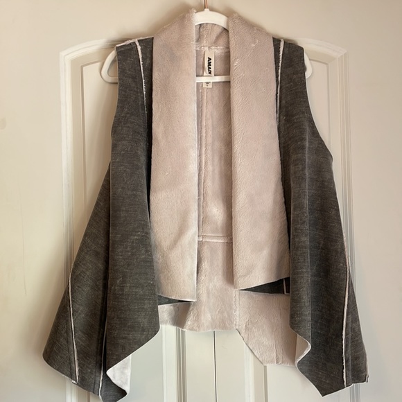 Amandi Sherpa Lined Kady Vest - Picture 4 of 5